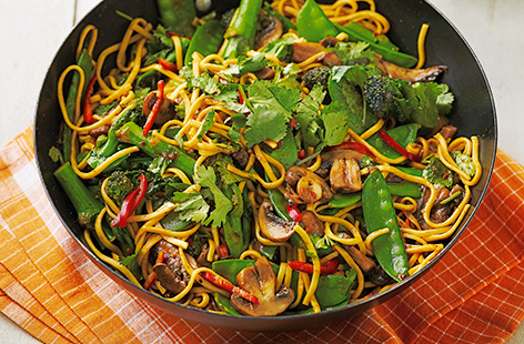 Mushroom and mangetout mee goreng