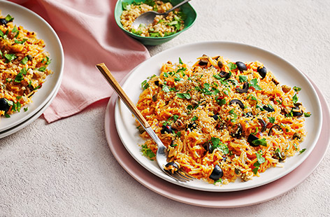 This one-pot dish makes the prep easier… and washing up quicker! With black olives, salty anchovies and garlicky rice, this puttanesca-inspired dish is a great midweek meal idea.