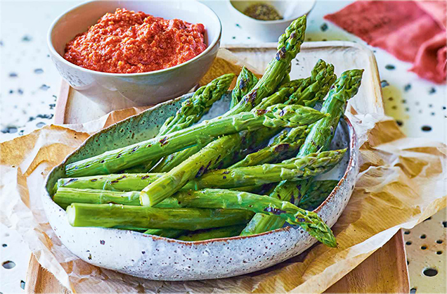 Griddled asparagus with romesco sauce
