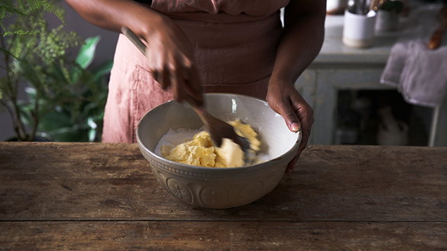 How to cream together butter and sugar