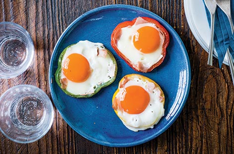 Rainbow peppers with ham and eggs