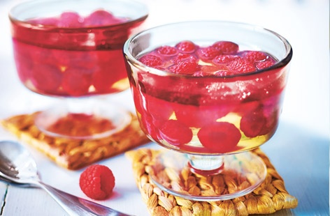 Blackcurrant and cassis jelly with berries | Tesco Real Food
