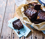 Bourbon caramel chocolate traybake | Tesco Real Food