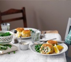 Salmon fishcakes with horseradish cream | Tesco Real Food