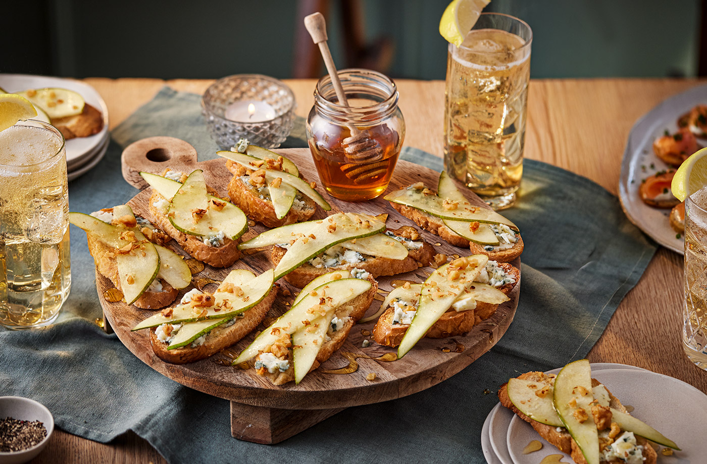 Roquefort, pear and walnut crostini recipe